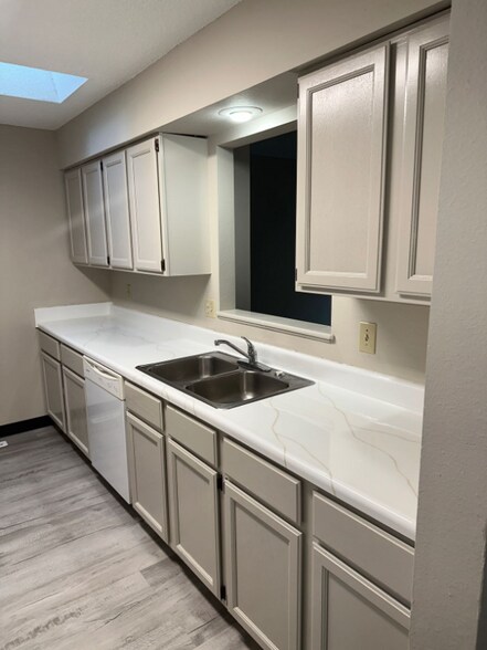 Building Photo - 924 23rd Ave