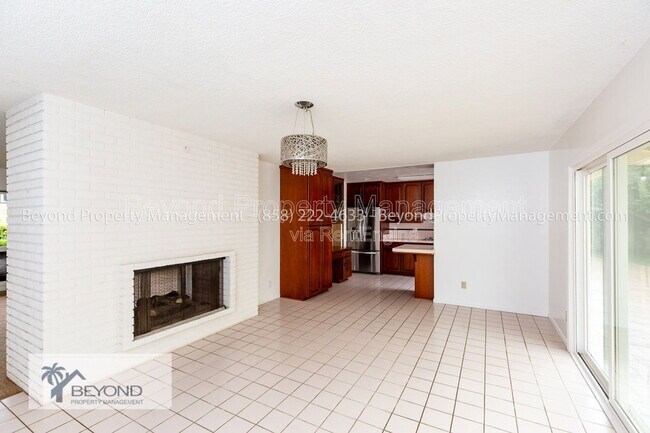 Building Photo - 6536 Avenida Manana