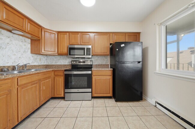 Building Photo - AMAZING 3 BED, 2 FULL BATH APARTMENT FOR RENT IN OCEAN VIEW!