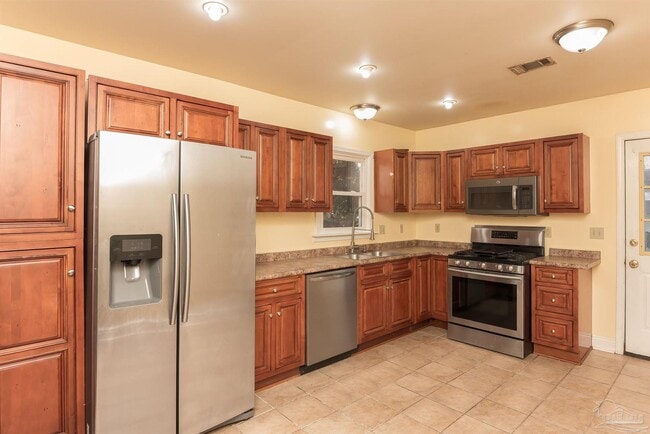 Building Photo - 418 Vancouver St