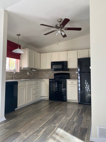 Building Photo - 325 Catalina Dr