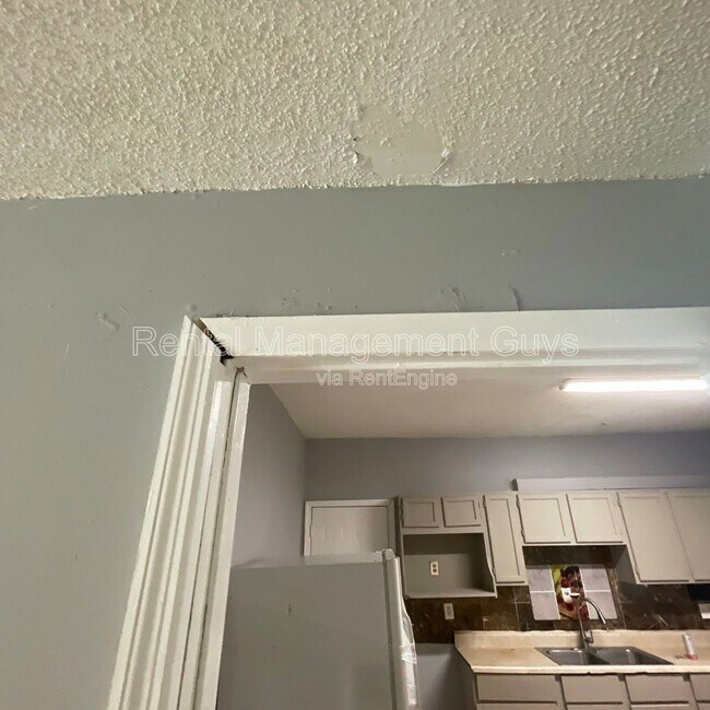 Building Photo - 2931 N Bryant Ave