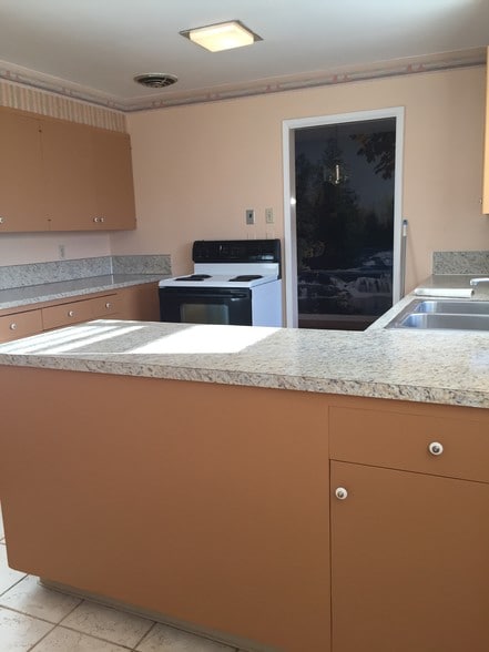 Building Photo - 5170 NE Willamette Ave