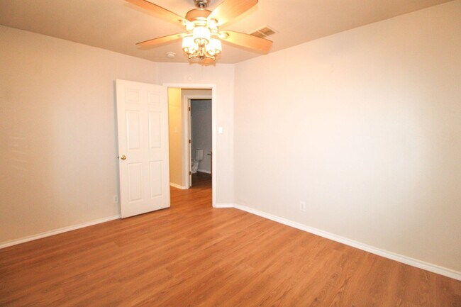 Building Photo - 9706 Battle Pass