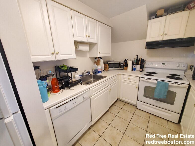 Building Photo - 8-10 Glencoe St. Unit 1