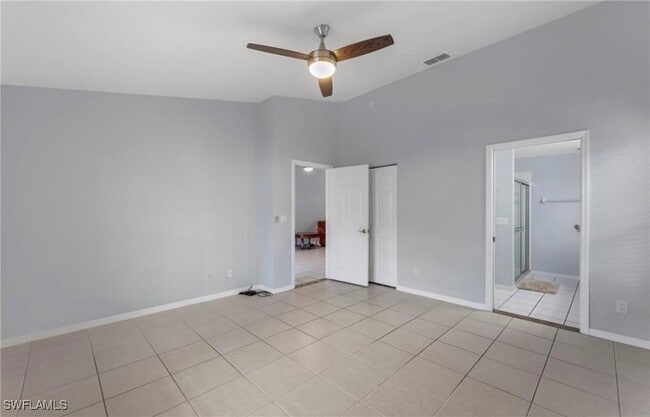 Building Photo - 1749 Royal Cir