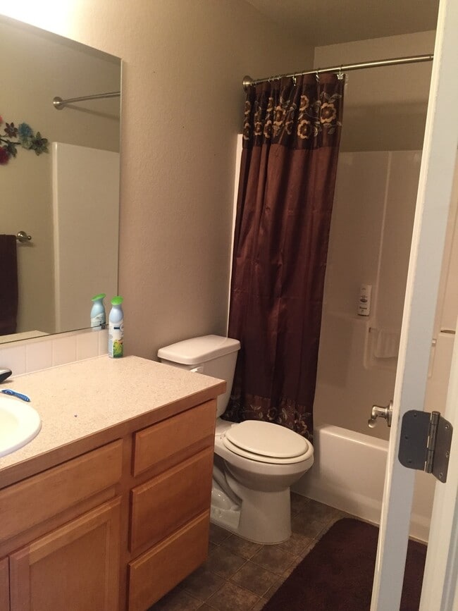 Building Photo - Beautiful, Dog Friendly,  3 Bedroom, 2.5 B...