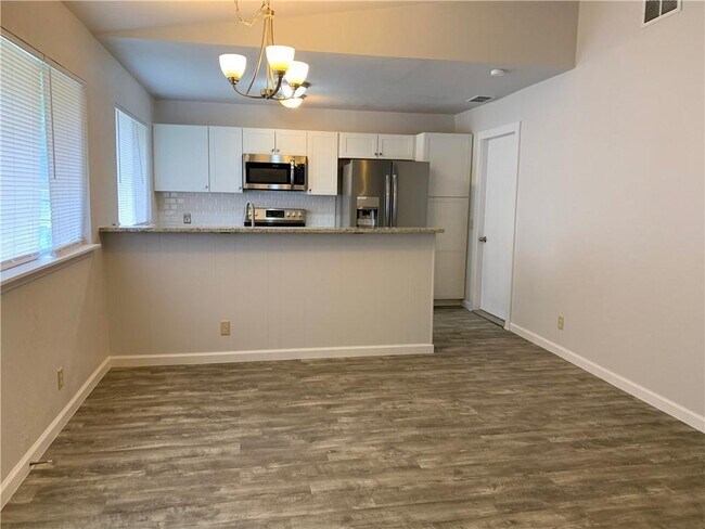 Building Photo - 610 Buckskin Dr