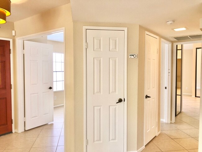 Building Photo - Sweet Single-Story, Completely Detached, in the Picturesque Fallbrook Village HOA Community!