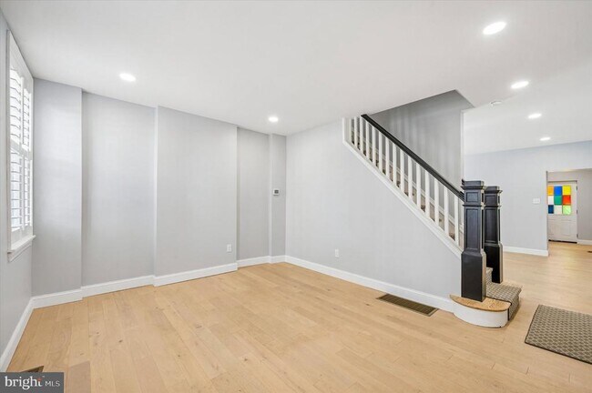 Building Photo - 4822 Ogle St