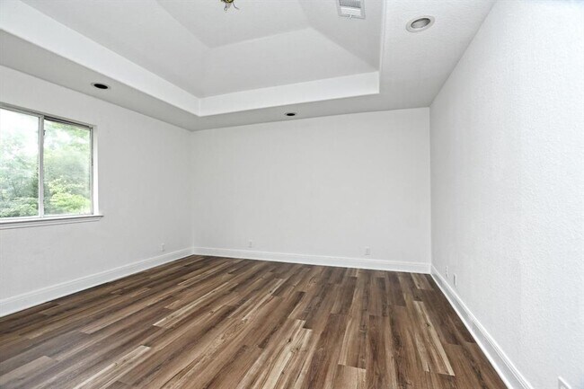 Building Photo - 17607 Klamath Falls Dr