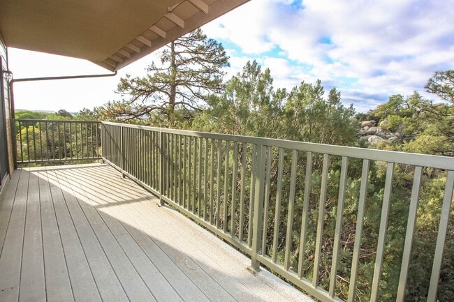 Building Photo - 3 bed 3 bath Townhome in Boulder Park
