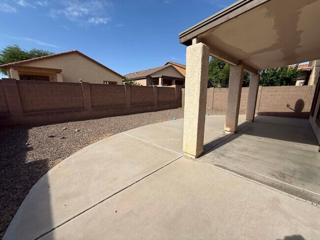 Building Photo - 885 W Calle Muro Fuerte
