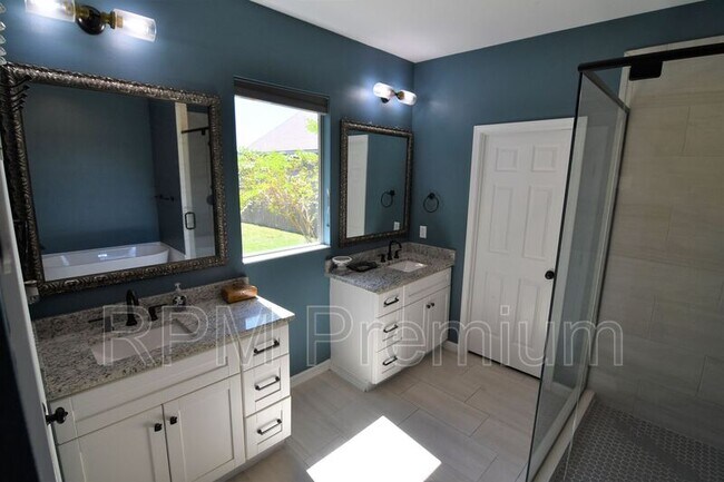 Building Photo - 2582 Boudreaux Ave