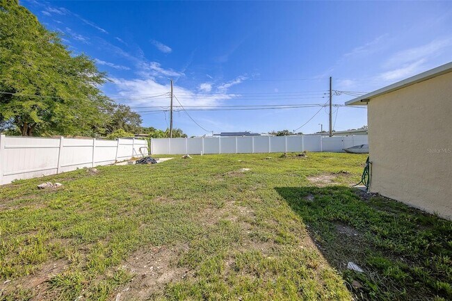 Building Photo - 5937 38th Ave N