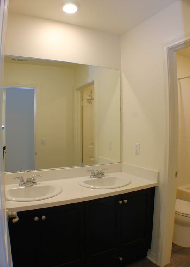 Building Photo - Stunning Redlands Home For Rent