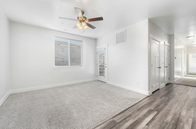 Building Photo - Pet-Friendly Lake View condo