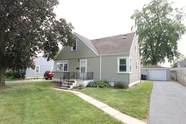 Building Photo - 161 W Franklin Dr