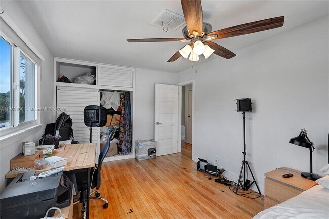 Building Photo - 2700 SW 34th Ave