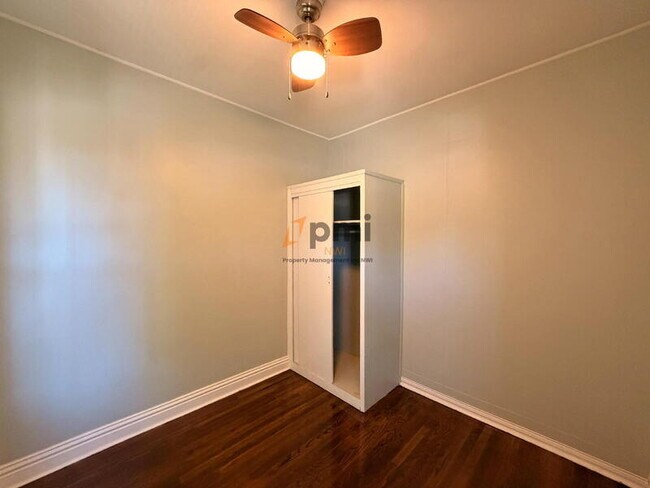 Building Photo - 422 Hoyt St