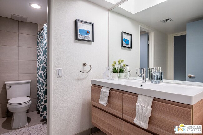 Building Photo - 2094 Normandy Ct