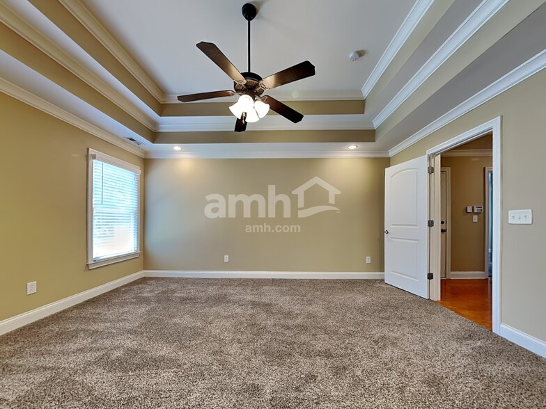 Building Photo - 7807 Chipmunk Ln