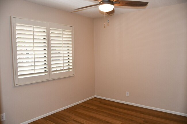 Building Photo - Newly remodeled and updated