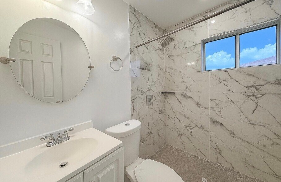 Building Photo - 2055 SE West Dunbrooke Cir