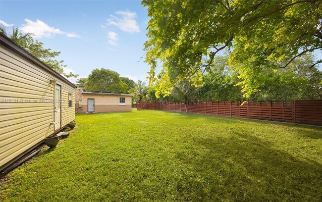 Building Photo - 6401 SW 63rd Ct