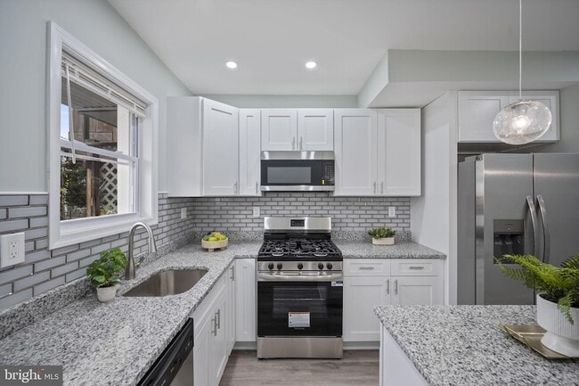 Building Photo - 328 S Macon St.