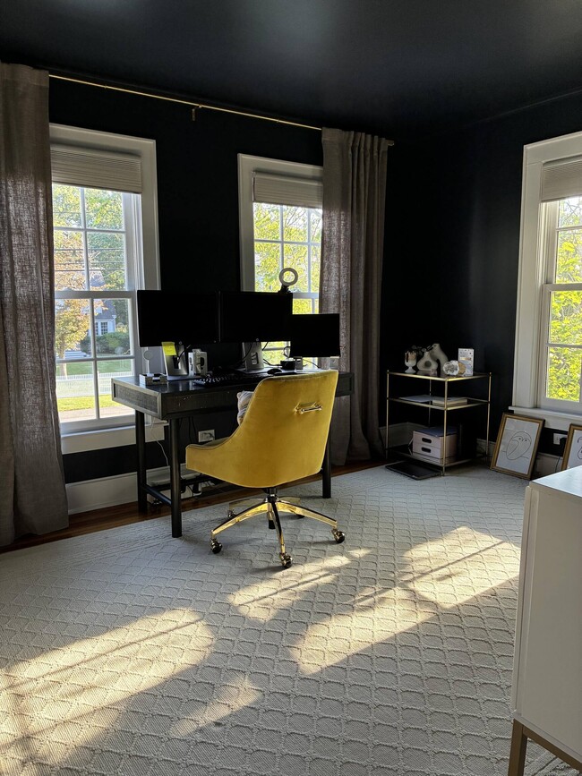 Building Photo - 71 Benjamin St