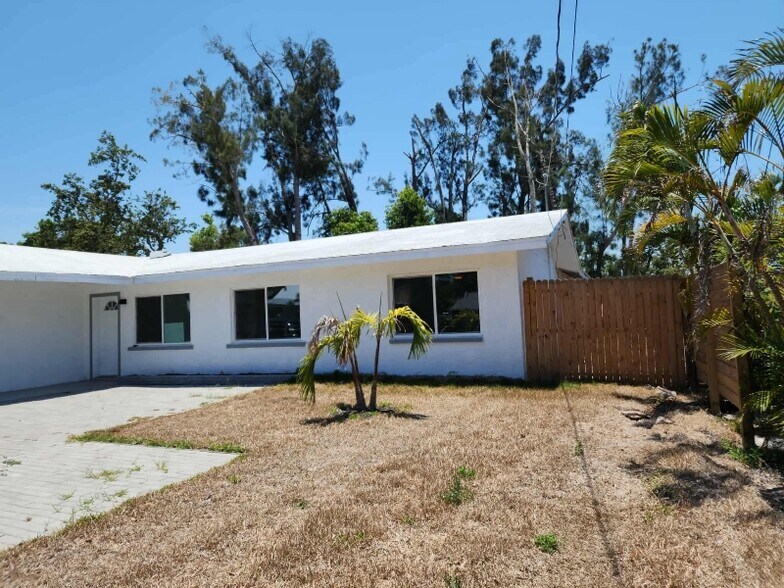 Building Photo - 3107 37th Ave W