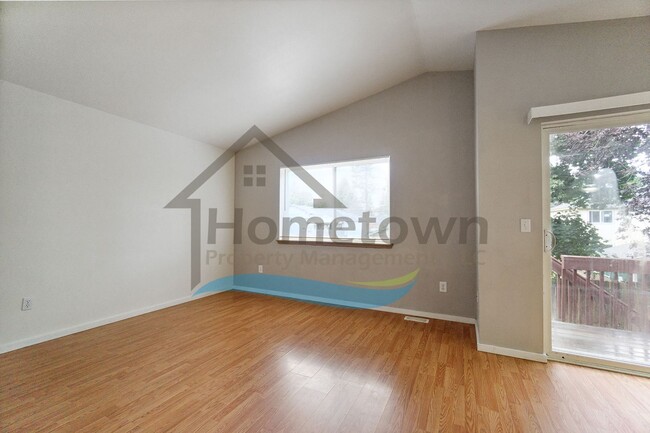 Building Photo - 4 Bedroom 2 Bathroom Home with Attached 2 ...