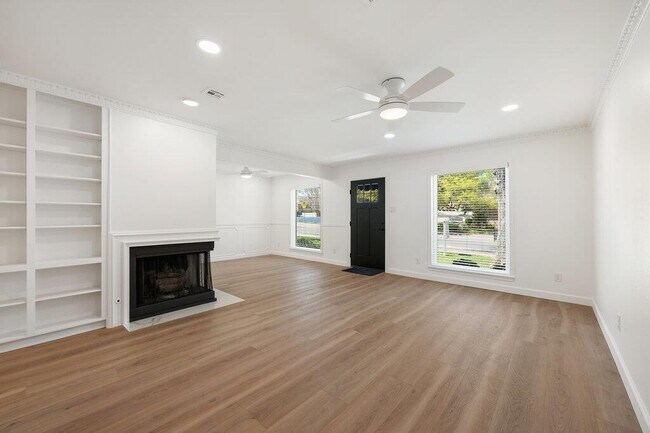 Building Photo - 7201 Chimney Corners