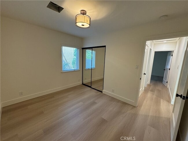 Building Photo - 6837 Oak Park Ave