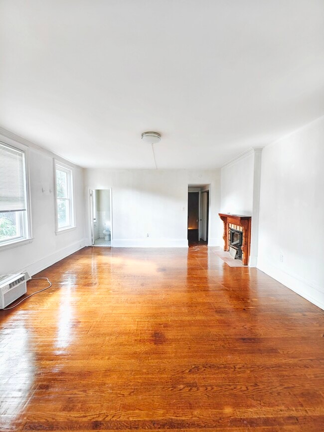 Building Photo - 413 N 33rd St