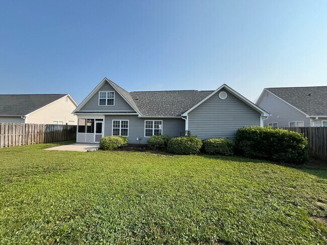 Building Photo - 642 Hillside Dr