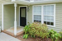 Building Photo - THREE BEDROOM HOME WITH LARGE YARD!