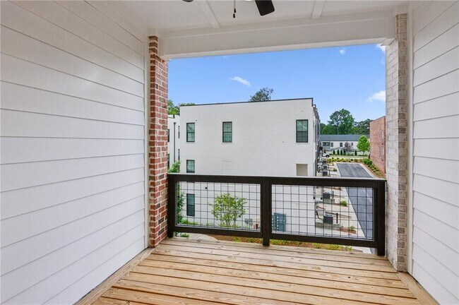 Building Photo - 427 Burton Dr