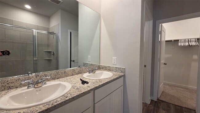 Building Photo - 25049 Pomegranate Pl