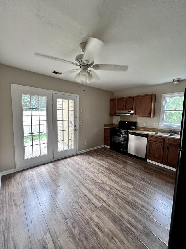 Building Photo - 8326 Summerglen Cir