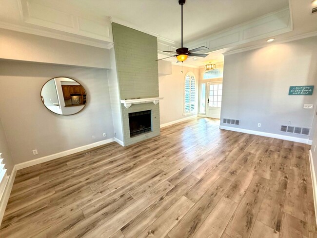 Building Photo - Stunning 3-Bedroom Home Overlooking the Go...