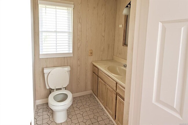Building Photo - 235 Forest Hills Dr