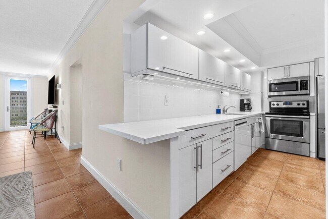 Building Photo - 3450 S Ocean Blvd