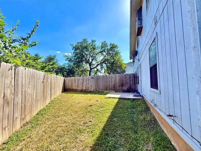 Building Photo - 104 Verna Spur