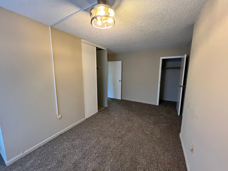 Building Photo - 94 Wakelee Rd