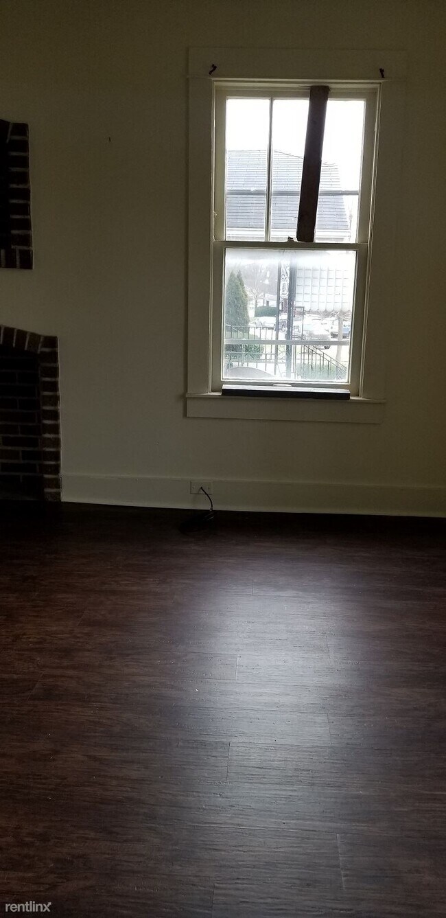 Building Photo - 1 br, 1 bath  - 518 Kolping Ave