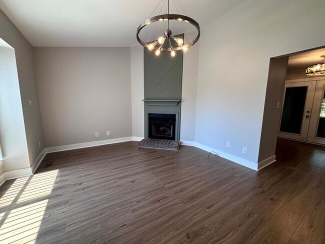 Building Photo - 575 Countrytown Dr