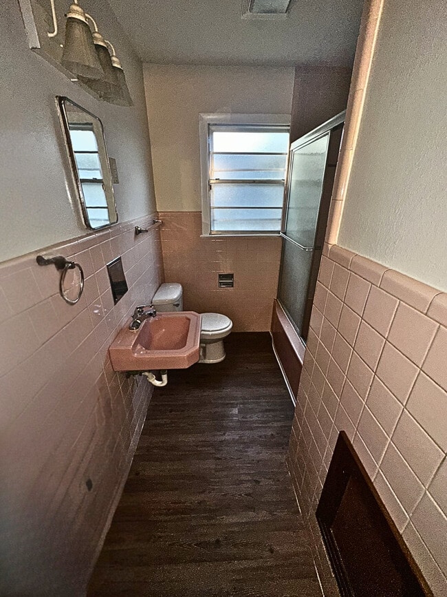 Building Photo - 125 Rosewood Dr