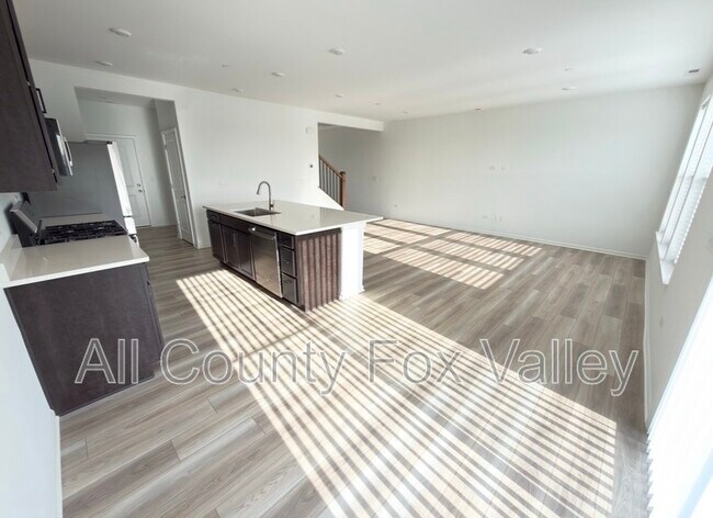 Building Photo - 1135 White Oak Cir